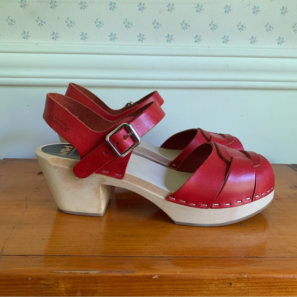 Sweadish Hasbeens Red Leather Peep-Toe Clog Sandals Size 39 EUC